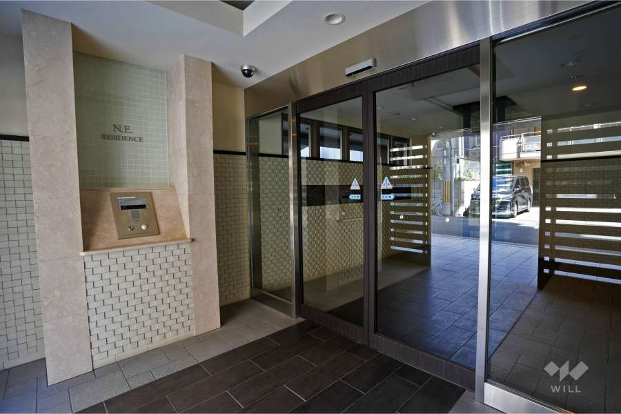 エントランスはオートロック付きです。