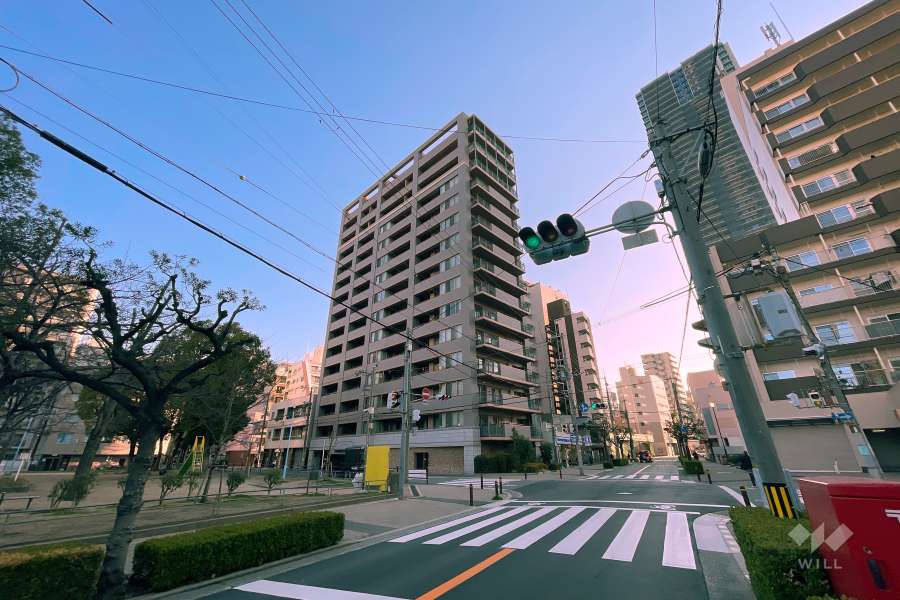 アーバンビュー南堀江の外観（南西側から）