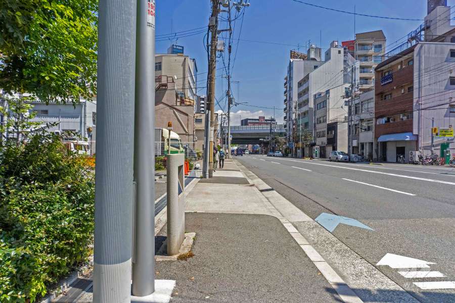敷地南側の前面道路