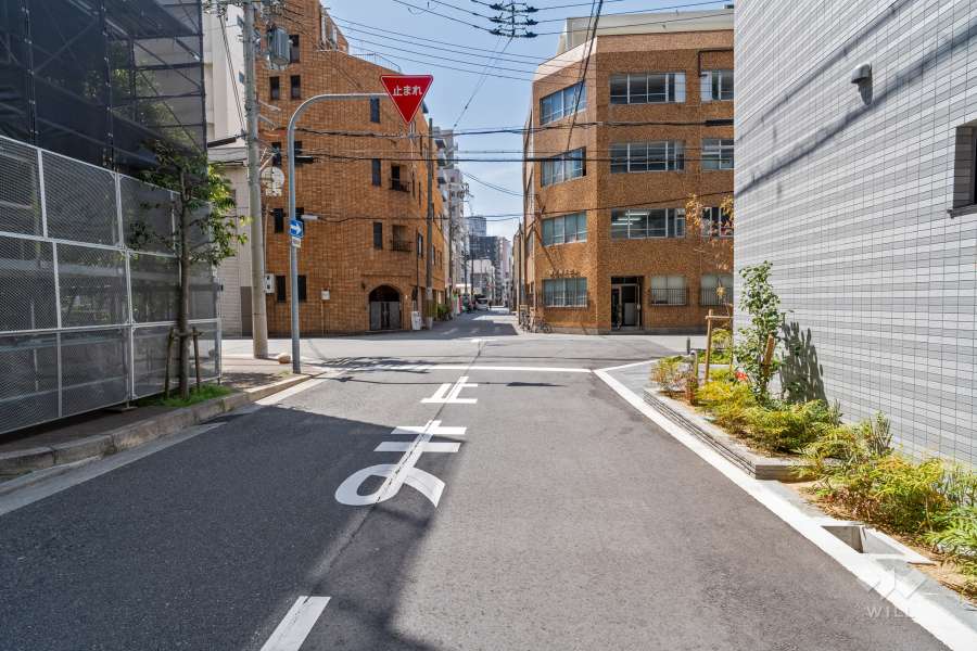 敷地南側の前面道路