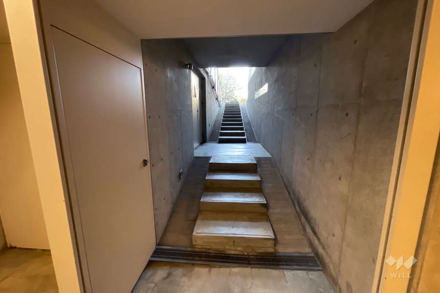 駐輪場へのアプローチ