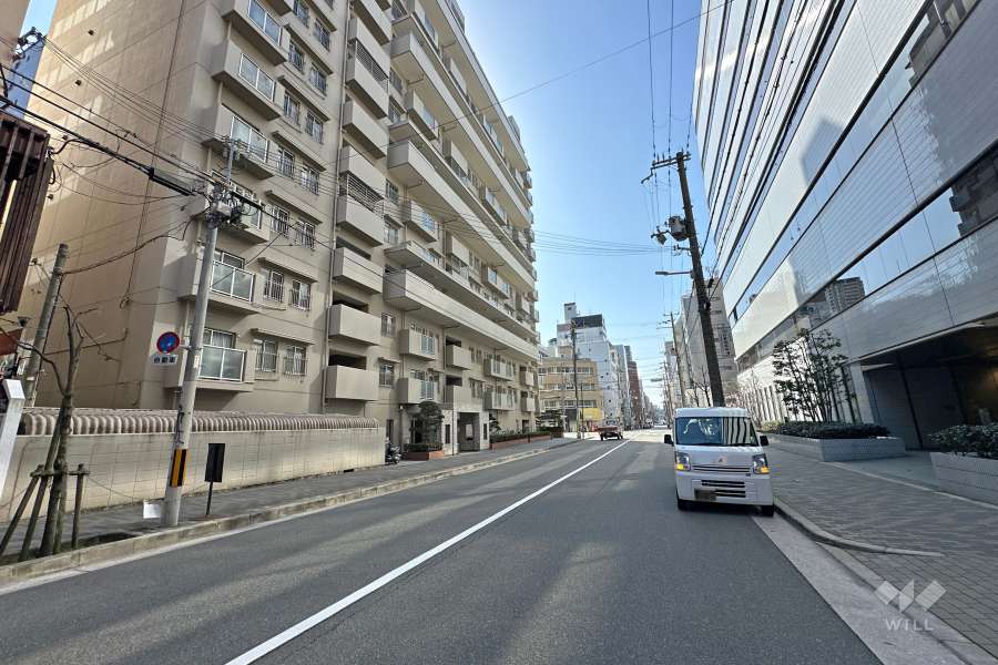 敷地北側の前面道路（東側から）