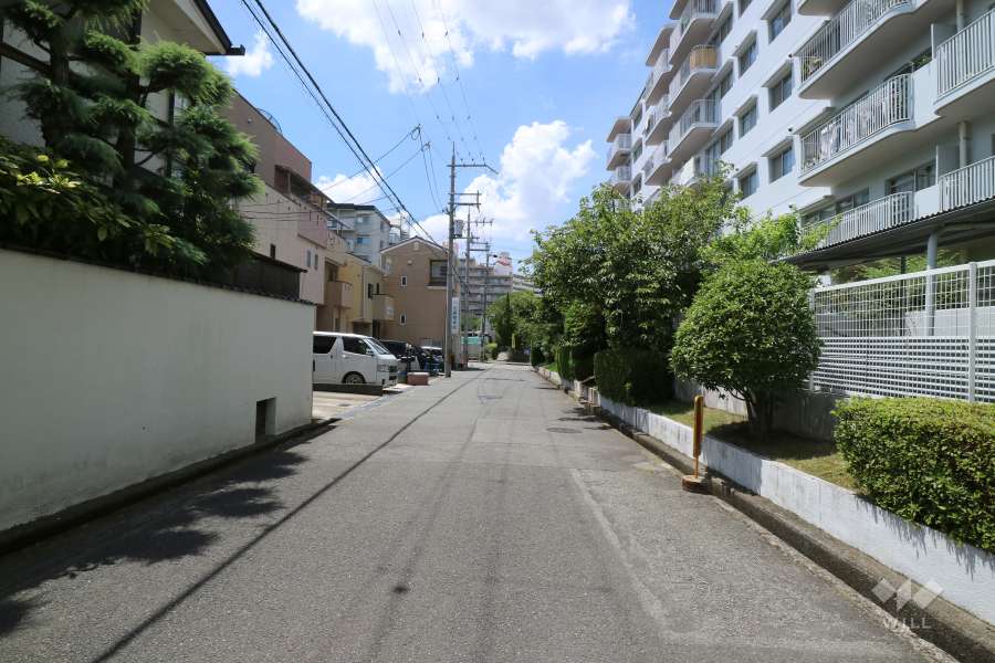 敷地南側の前面道路