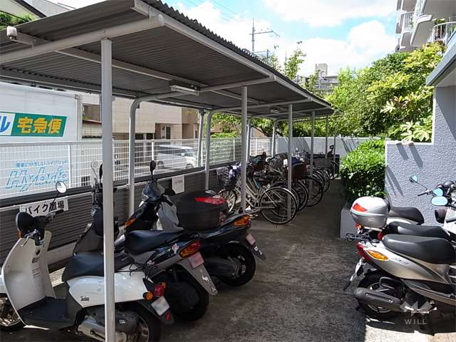 バイク置き場、駐輪場
