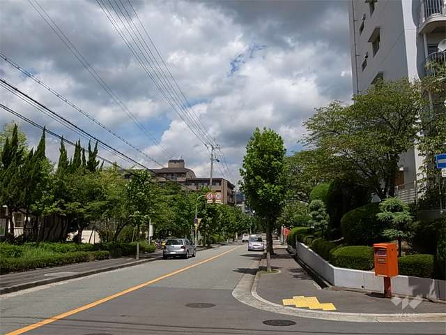 敷地西側には、杉谷公園があります。