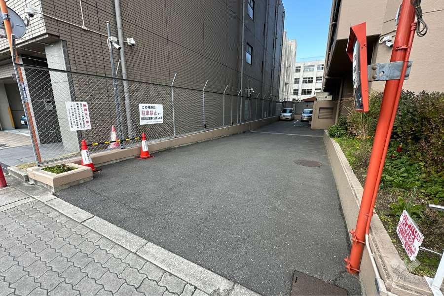 駐車場の出入り口
