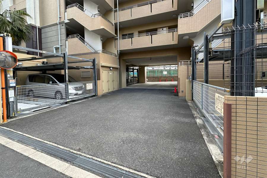 駐車場の出入口