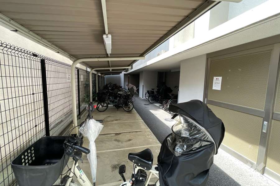 駐輪場（屋根付き）