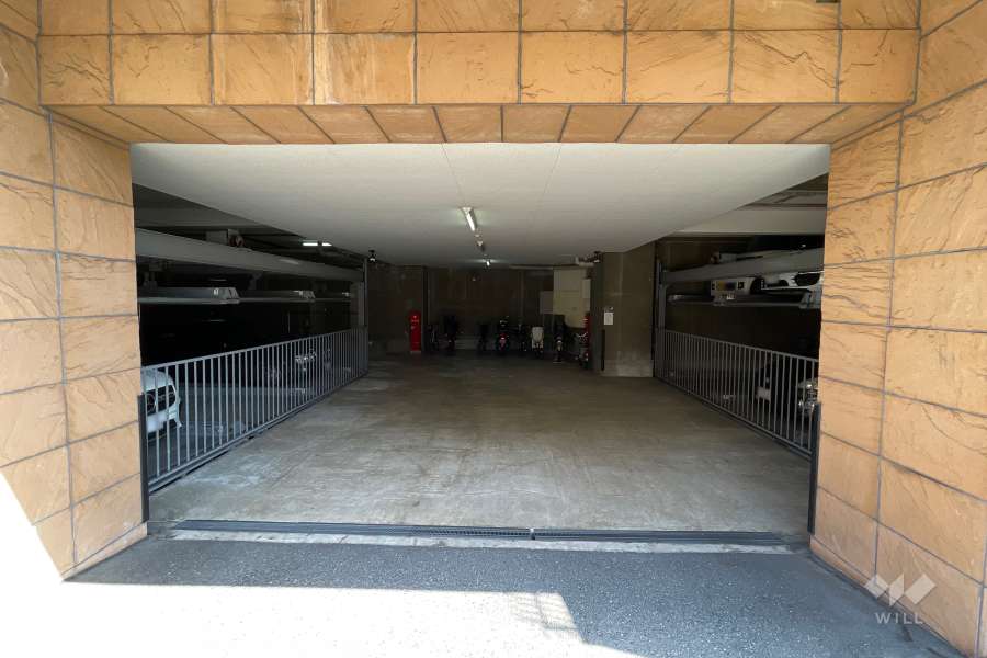 敷地内駐車場（屋内機械式）