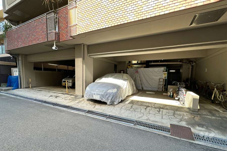 敷地内駐車場（屋内平面式）