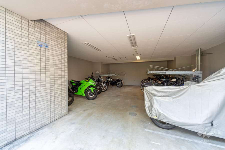 屋内に設けられたバイク置き場