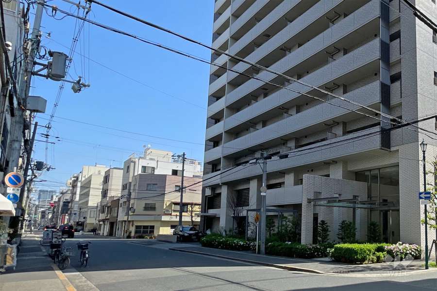 敷地西側の前面道路