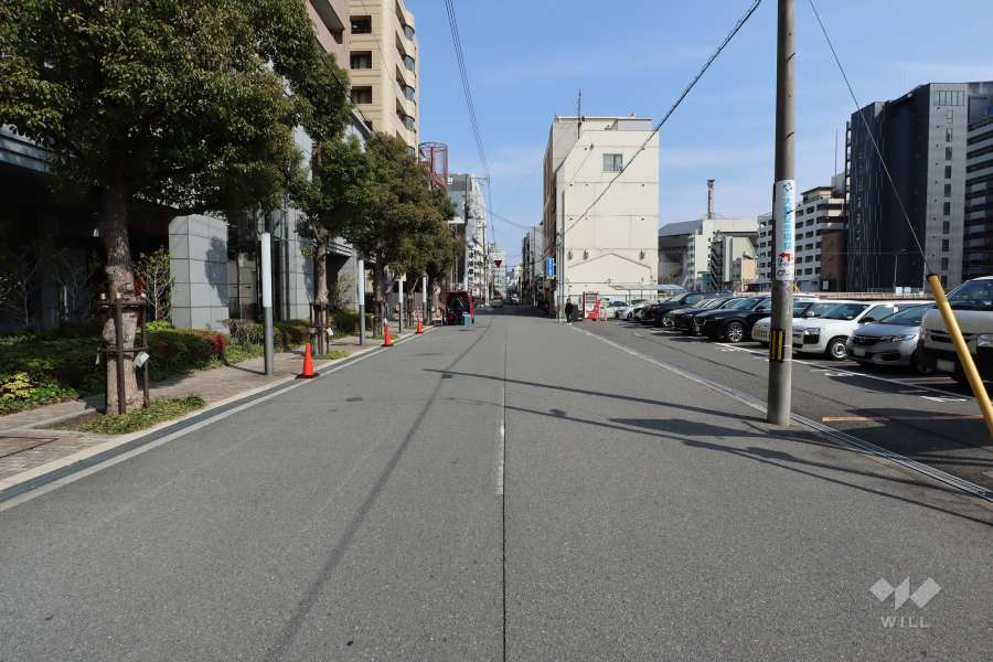 敷地南側の前面道路（西道頓堀通）