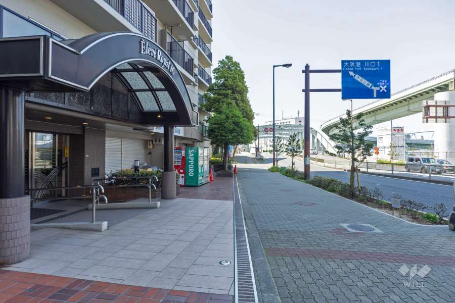 敷地北側の前面道路（東側から）