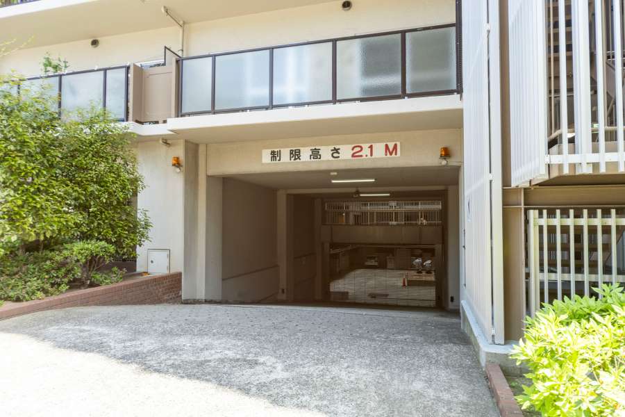 駐車場の出入り口（ゲート付き）