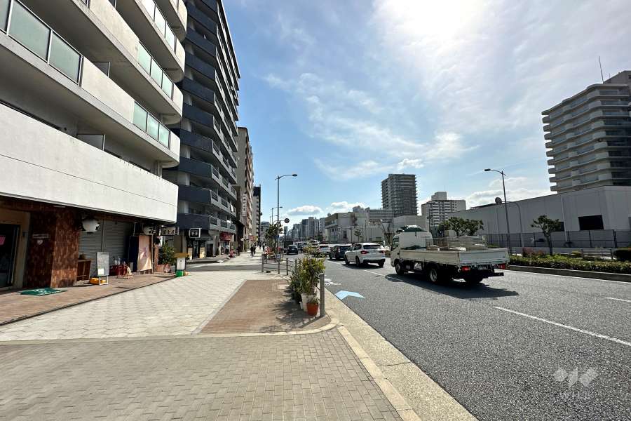 敷地南側の前面道路