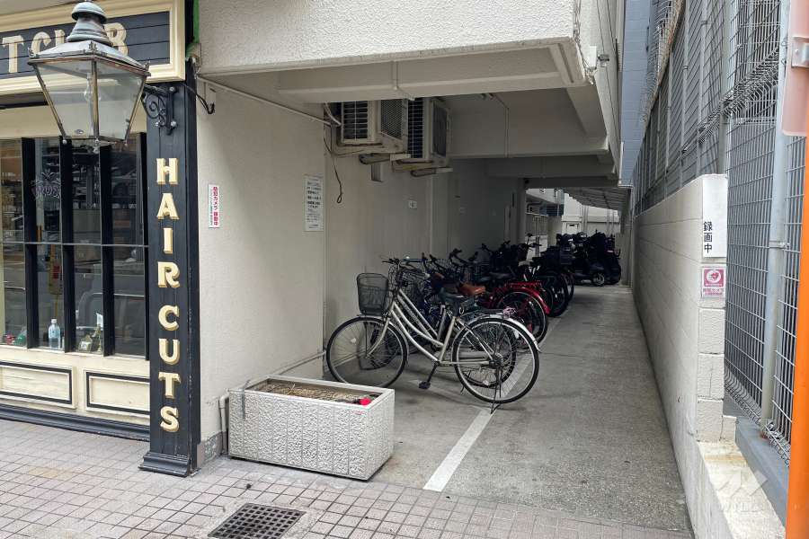 駐輪場（屋根付き）