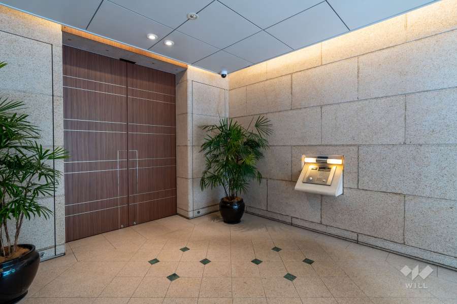 エントランスはオートロック付きです。