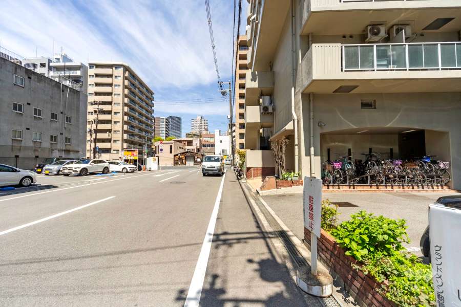 敷地の西側前面道路