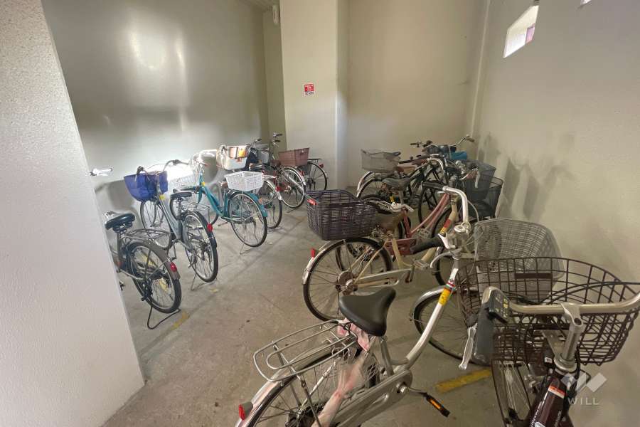 屋内に設けられた駐輪場