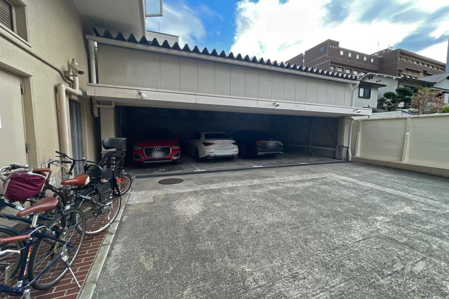 敷地内駐車場（屋内平面式）