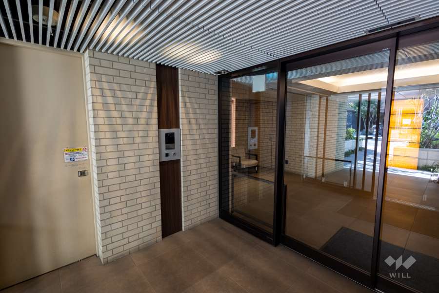 エントランスはオートロック付きです。