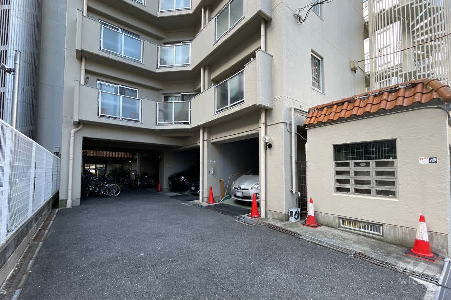 敷地内駐車場（屋内平面式）