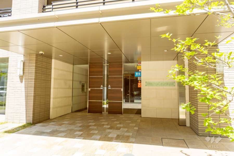 エントランスはオートロック付きです。