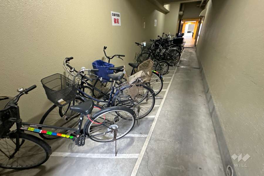 屋内に設けられた駐輪場