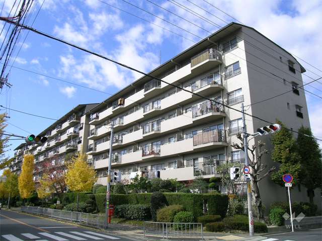 ニューセンバハイツの外観（南東側から）