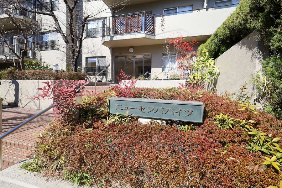 エントランスの銘板