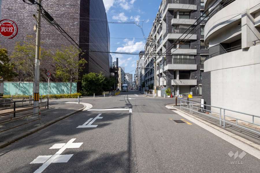 敷地西側の前面道路　