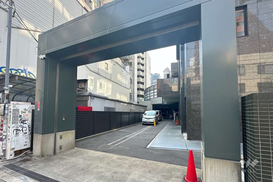 駐車場の出入り口（リングシャッター付き）