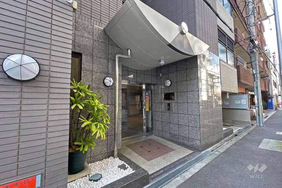 エントランスはオートロック付きです。