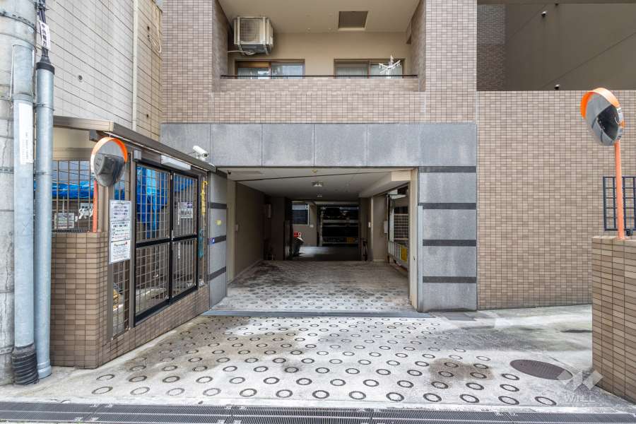 駐車場出入り口
