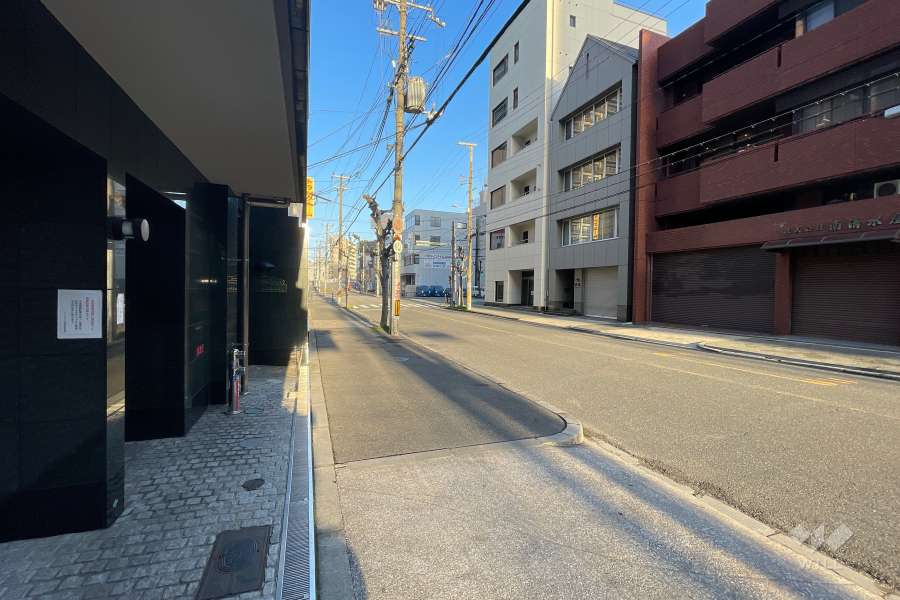 敷地北側の前面道路