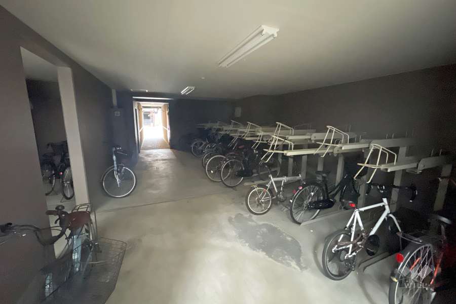 屋内に設けられた駐輪場