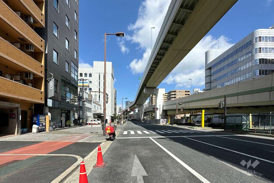 敷地東側の前面道路