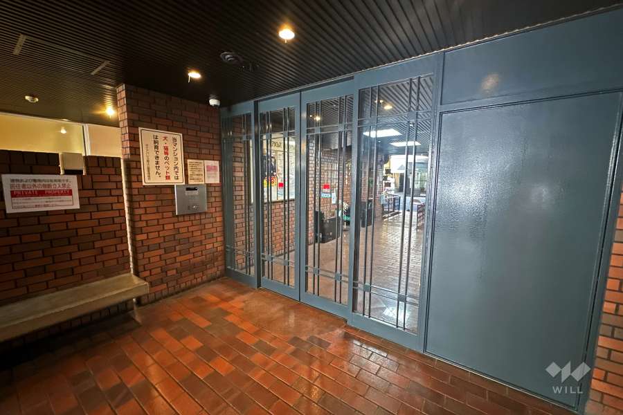 エントランスはオートロック付きです