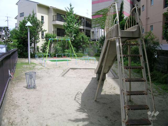 敷地南側にある小さな公園
