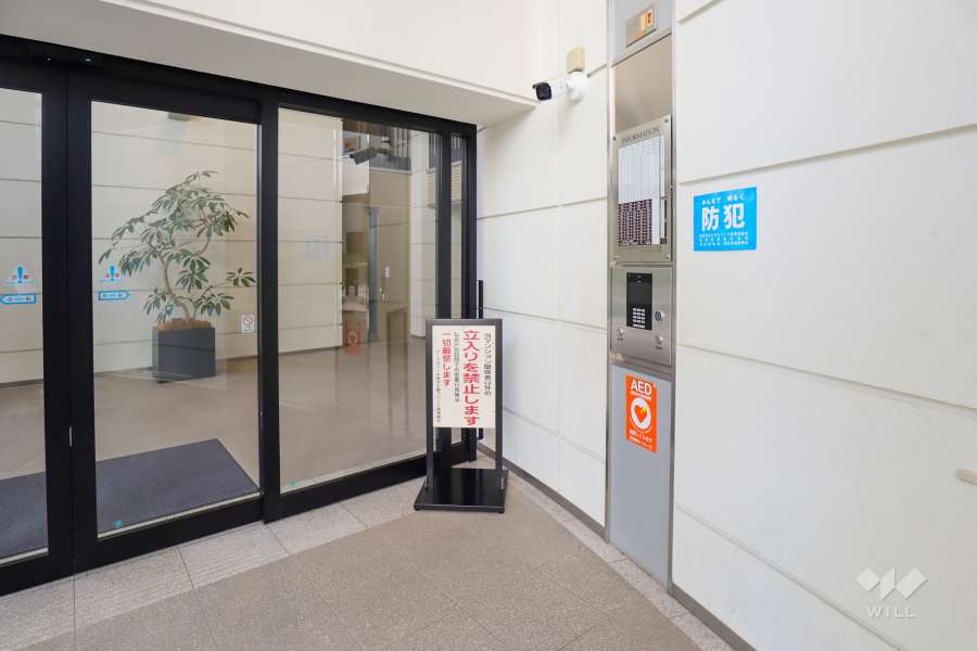 エントランスはオートロック付きです。