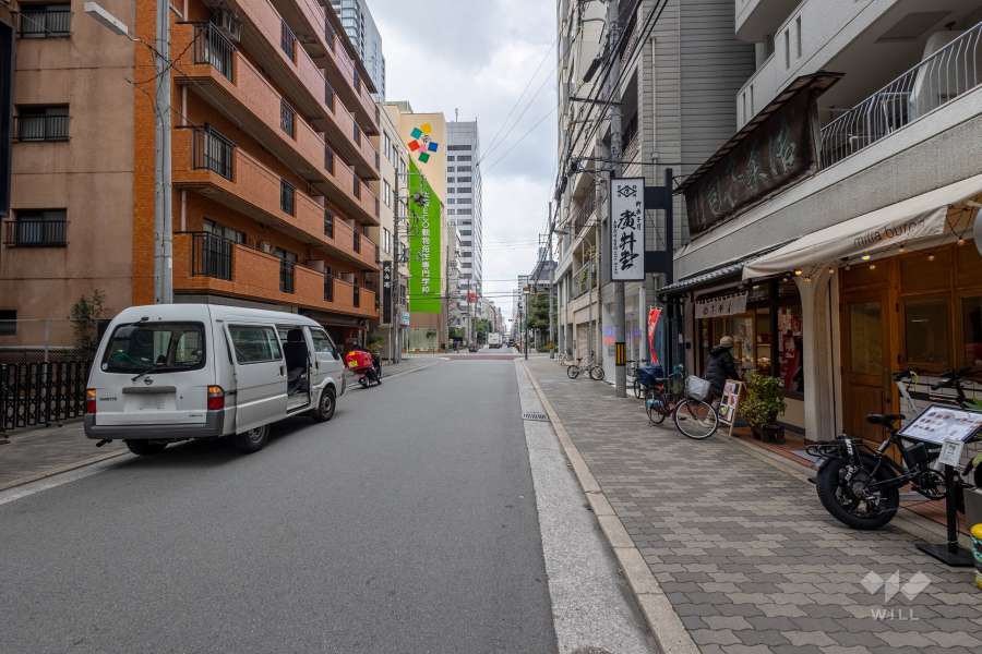 敷地南側の前面道路（東側から）