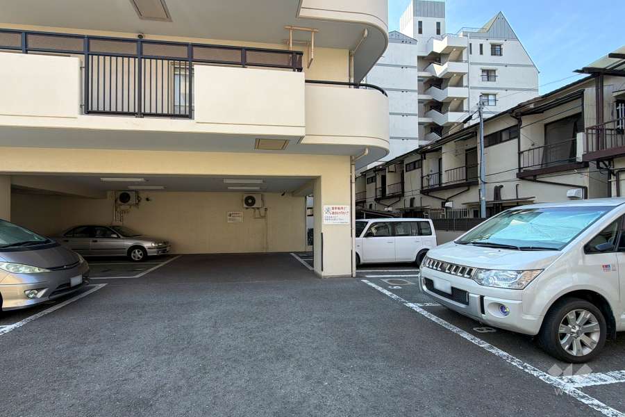 敷地内駐車場（屋外平面式・屋内平面式）