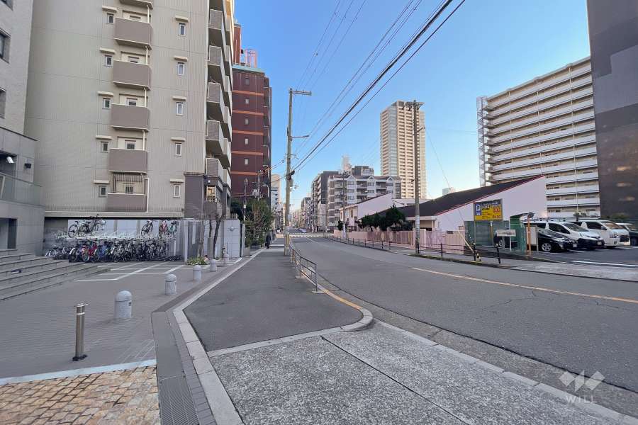 敷地東側の前面道路