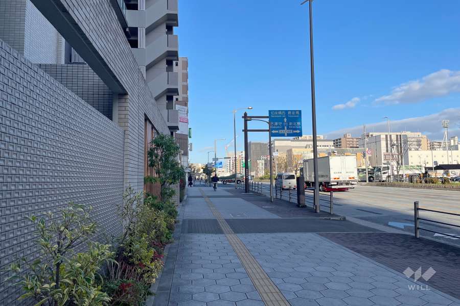 敷地北側の前面道路