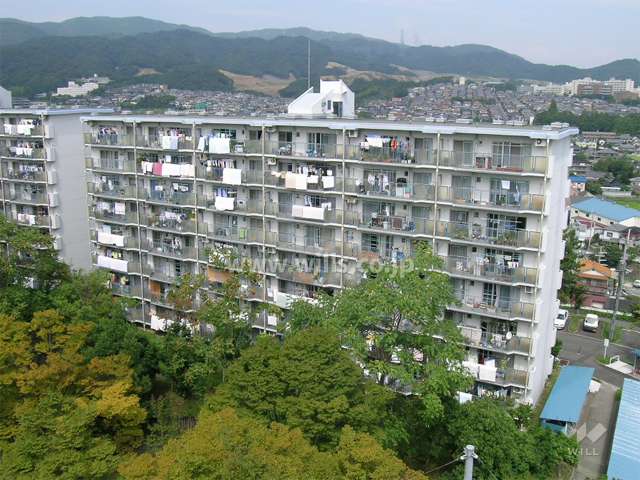 箕面粟生第４住宅３棟の外観（南側から）