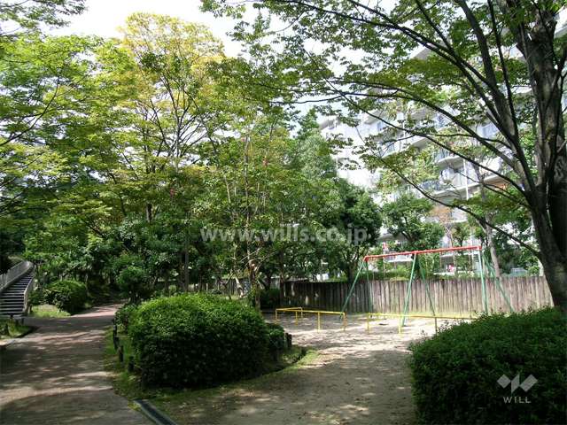 3棟の南側にある敷地内の公園