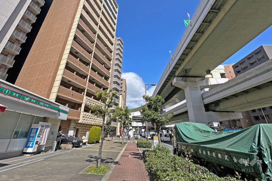 敷地東側の前面道路