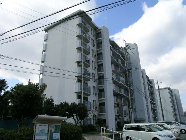 箕面粟生第４住宅４棟の外観（北東側から）