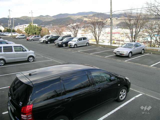 敷地の北側は一段低くなっており、抜けています。